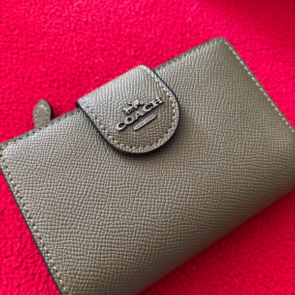 Coach olive green bag and wallet combo - Picture 2 of 8
